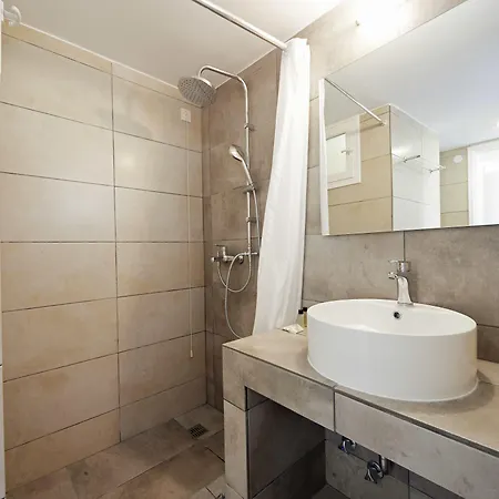 Londos بوسي لِفاذي