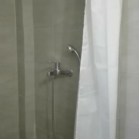 فندق Londos بوسي لِفاذي