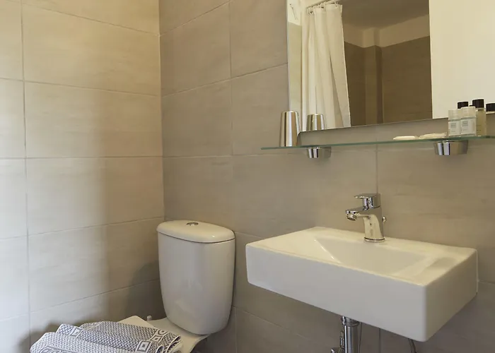 Londos מלון פיסו ליבאדי